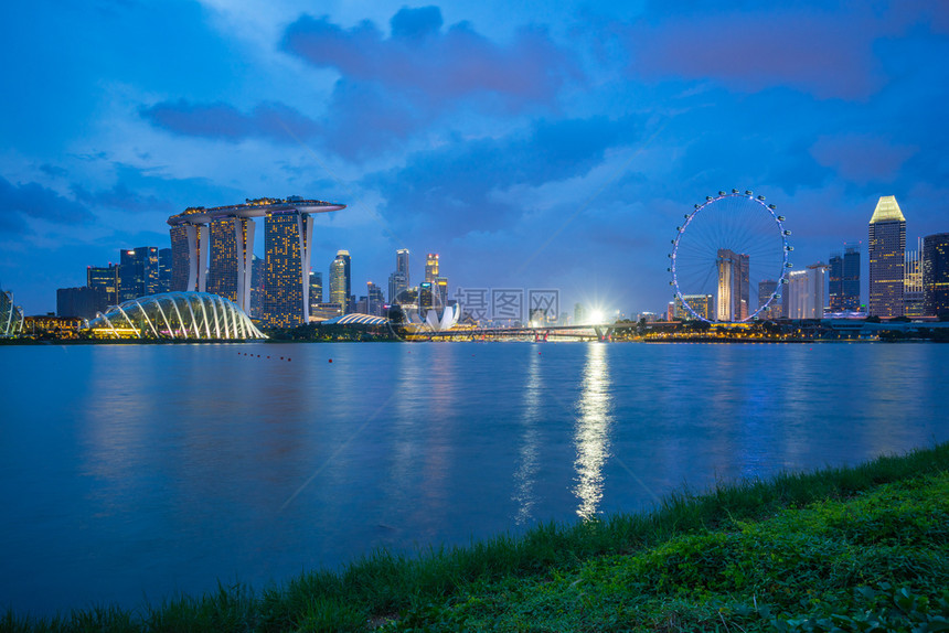 新加坡城市天际线夜色图片