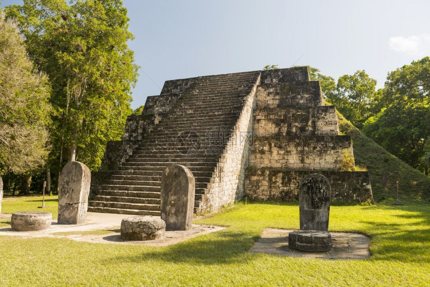 危地马拉蒂卡尔玛雅人废墟复杂Q地区金字石和灰碑塔复杂的图片
