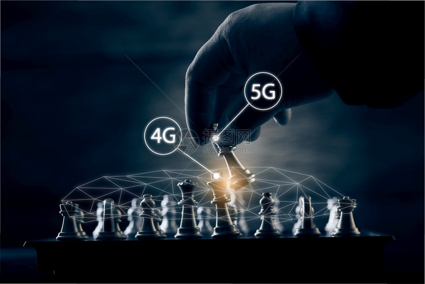 商业手改变未来概念的象棋游戏联系图片