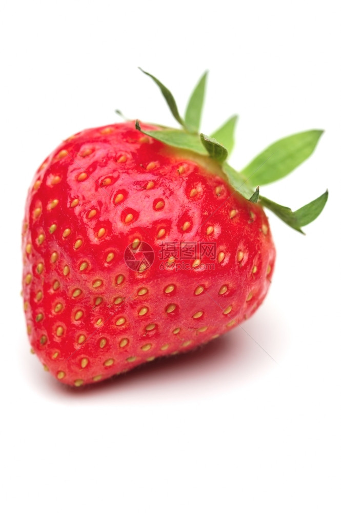 新鲜草莓白底图片