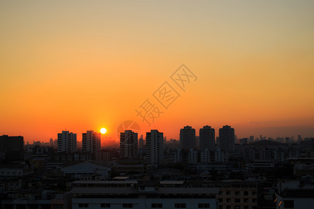 城市的日落背景图片