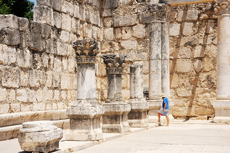 迦百农会堂大理石以色列CapernaumGalilee镇古罗马寺庙的废墟墙壁迦百农背景
