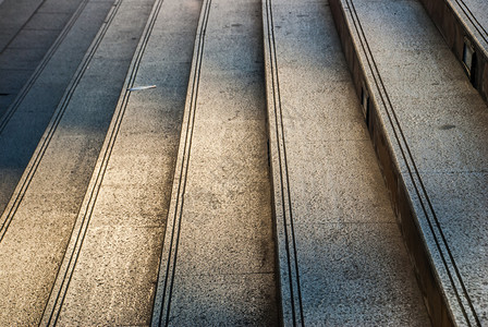 连接到BTS上天通道的水泥楼梯建筑学连接的轻轨背景图片