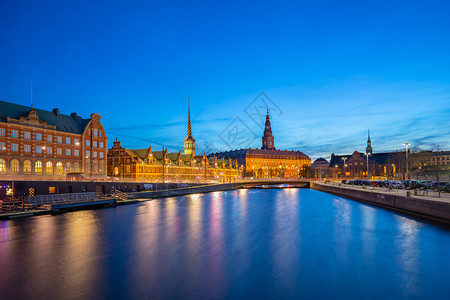 哥本哈根克里斯蒂安堡城市夜景图片