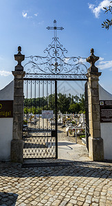 叉葡萄牙科英布拉市Tentutugal镇铁门的景象巅峰纪念图片