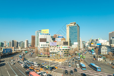2017年月3日大韩民国首尔市汽车和交通城景观建筑物路背景图片