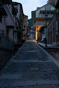 乔治亚州第比利斯街头休闲旅游在文化遗产城市中放松观光旅行假期晚上图片