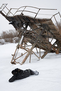 雪地上的摄影师背景图片