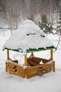 雪地小屋图片