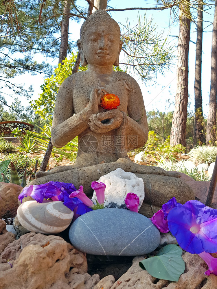 法会祷告花朵带有鲜的Shiva神像图片