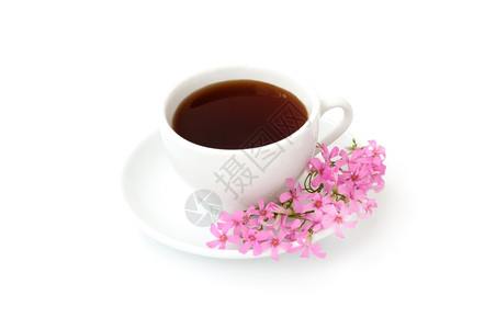 一种碟子杯黑咖啡白色背景的花朵图片