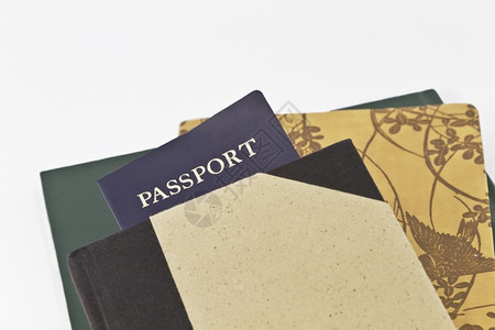 期刊复制旅行关闭贴有几本日记的护照图片