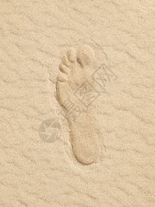 沙滩上留下的单脚脚印背景图片