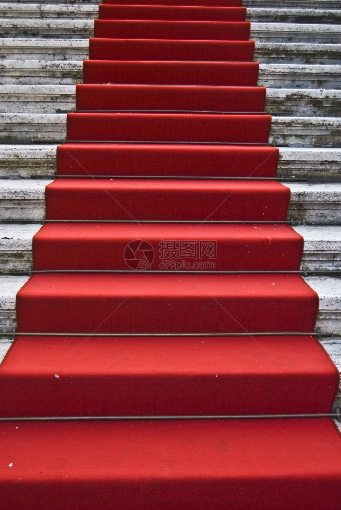 优雅的肮脏红地毯通往楼梯领导声望图片