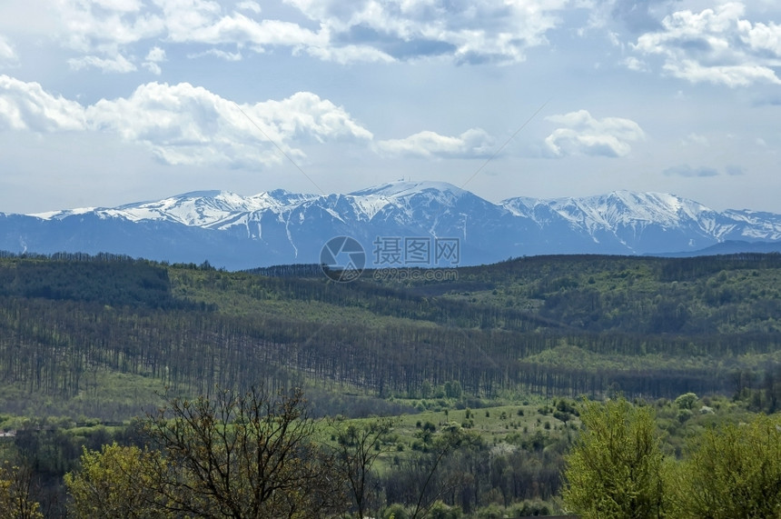 雪山远景图片