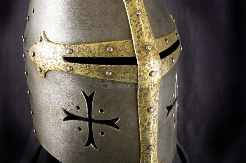 中世纪骑士的铁头盔非常重的头盔图片