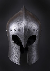 盔甲中世纪骑士的铁头盔非常重的铆钉老图片