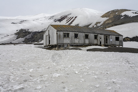 极南洲霸权岛的老捕鲸站废弃木小屋老制图片
