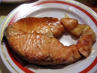 海洋盘子上的红鱼牛排海色的图片