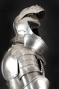 中世纪骑士的盔甲金属保护士兵不受对手冲撞金属保护古老的董历史图片