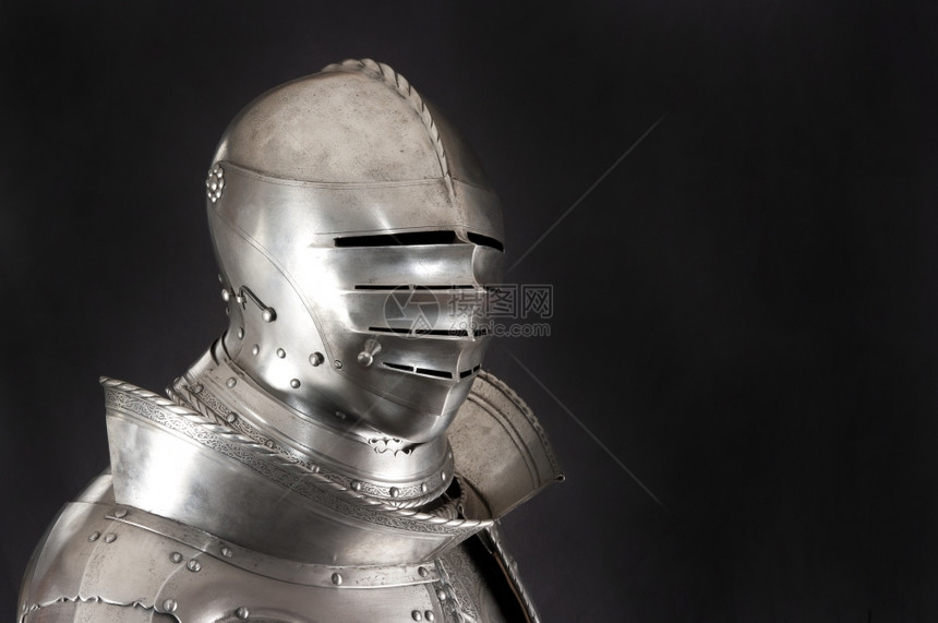 古老的历史中世纪骑士盔甲金属保护士兵不受对手冲撞金属保护图片