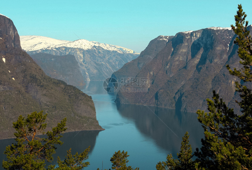 挪威峡湾的美丽风景图片