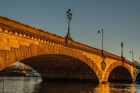 老的西方伦敦边邱大桥列出泰晤士河上的桥奇西克图片