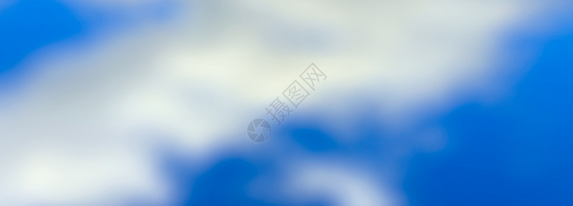 水平光蓝天空和云彩背景模糊深蓝色抽象的明亮图片