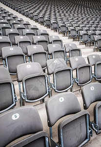 一种在个大体育场的多排席位上市座图片