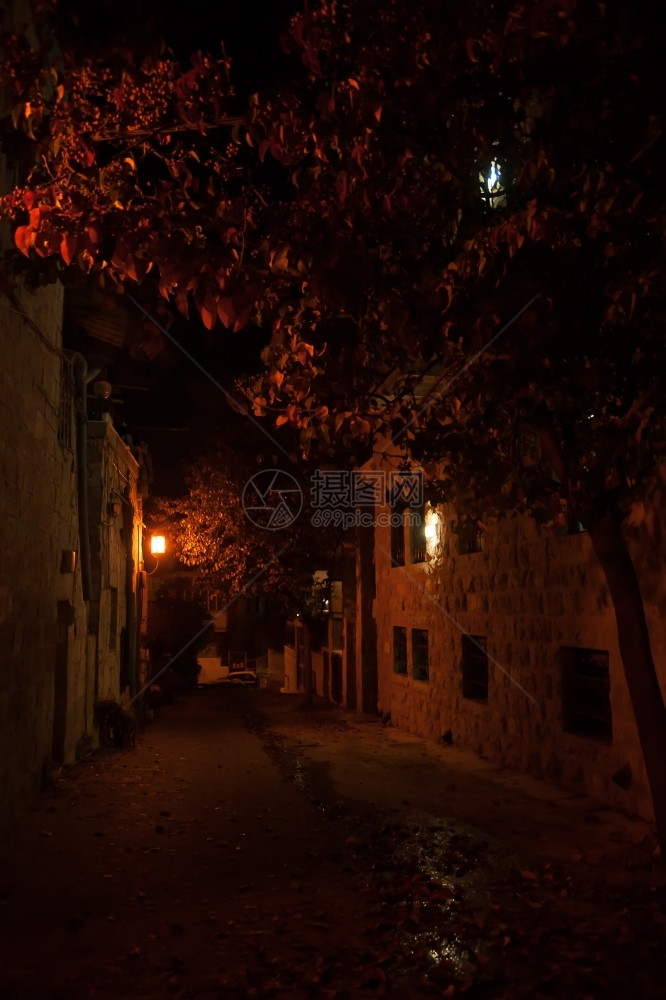 夜间在Nachlaot街上行走纳克劳特老的以色列图片