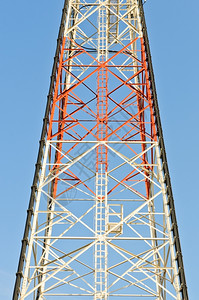 蓝色的结构体天空有梯子的金属塔工业背景图片