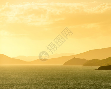 太平洋海努美阿新喀里多尼亚Noumea附近日落时的海岸线背景图片