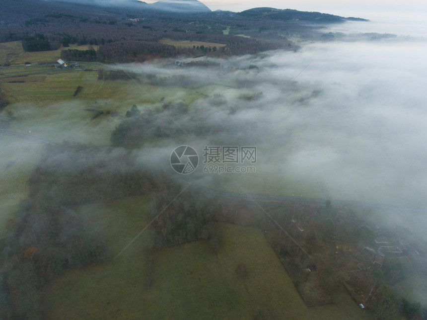 云景观Orcines的雾PuydeDomeAuvergneRhoneAlpes法国火山图片
