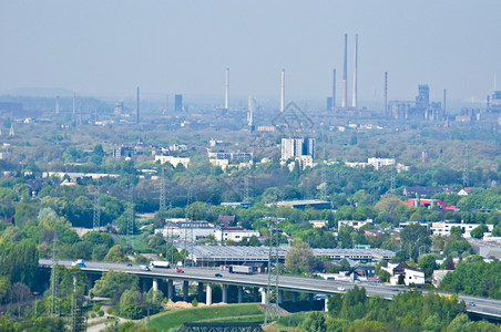 天线Oberhausen及其工厂的空中观察鲁尔奥伯豪森图片