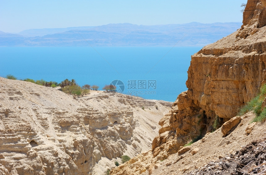 朱迪亚EinGedi保留地区犹太山坡上死海的景象6105悬崖水图片