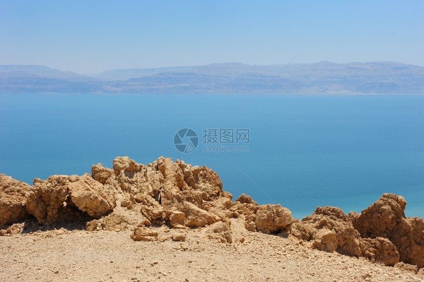 山脉连续下坡沙漠EinGedi保留地区犹太山坡上死海的景象6105图片