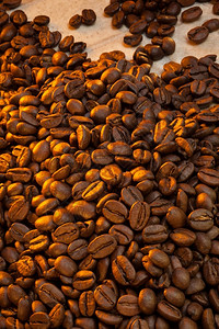 散落的咖啡豆背景图片