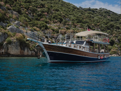 土耳其游艇在南部Kalekoy附近航行旅船游图片