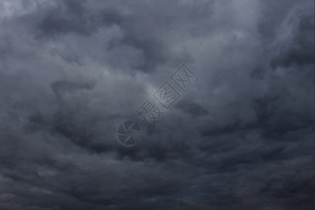 不祥的自然暗雷和暴雨云的背景图画暴风雨黑暗的图片