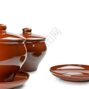 陶瓷公仔白色背景上的棕陶瓷锅红器目的背景