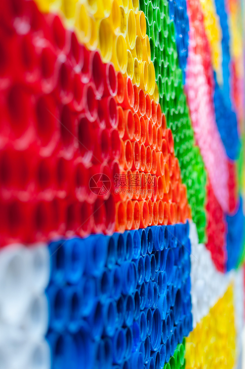 胶合目的由多色瓶盖制成的艺术作品以多种彩色瓶盖制成产品图片