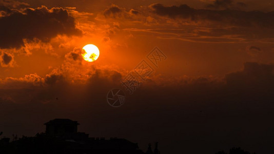 红日落和烈的落太阳天空恐惧背景图片