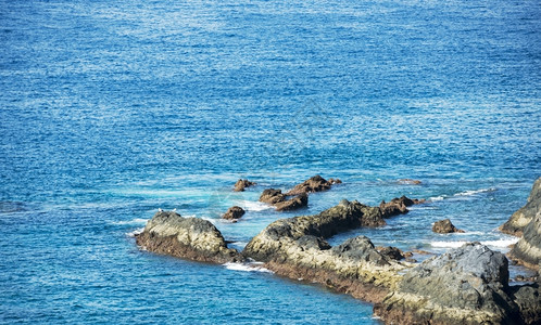 特纳里费岛的蓝海以熔岩石为岸线自然西班牙背景图片