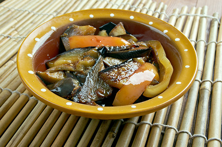 西安胡椒煸炒DisanXian菜由炒土豆茄子和甜辣椒制成图片
