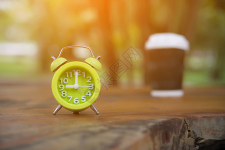 商业上午咖啡和闹钟概念闪耀早晨图片