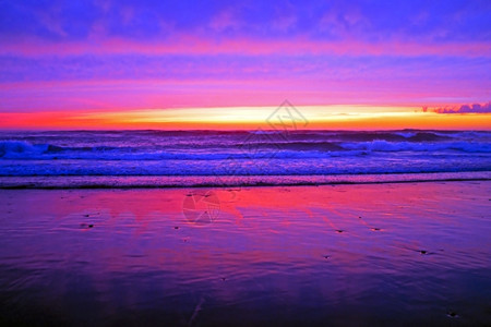 黄昏天空暮令人难以置信的日落在葡萄牙西海岸图片