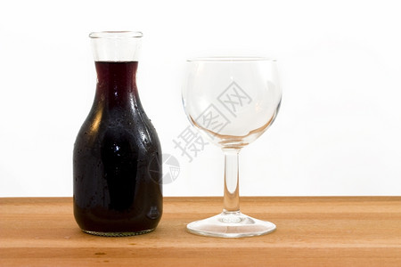 红色的新鲜一瓶红酒和杯子的葡萄酒照片贝果图片