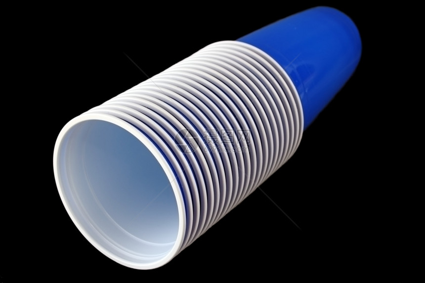 马克杯深底隔绝的蓝啤酒色塑料杯眼镜束图片