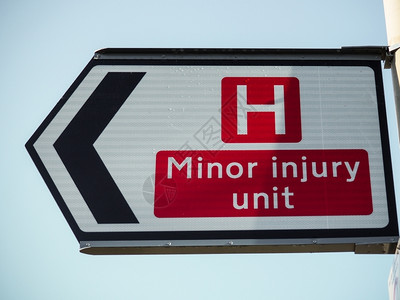 医疗的受伤轻单位标志见于英国治疗背景图片