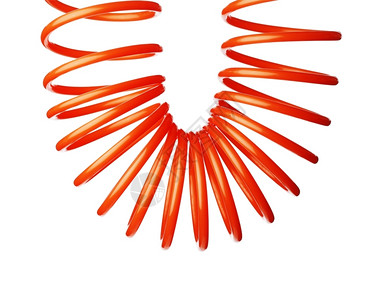 用于充气工具的橙红色薄螺旋空气软管为了用过的气动背景图片